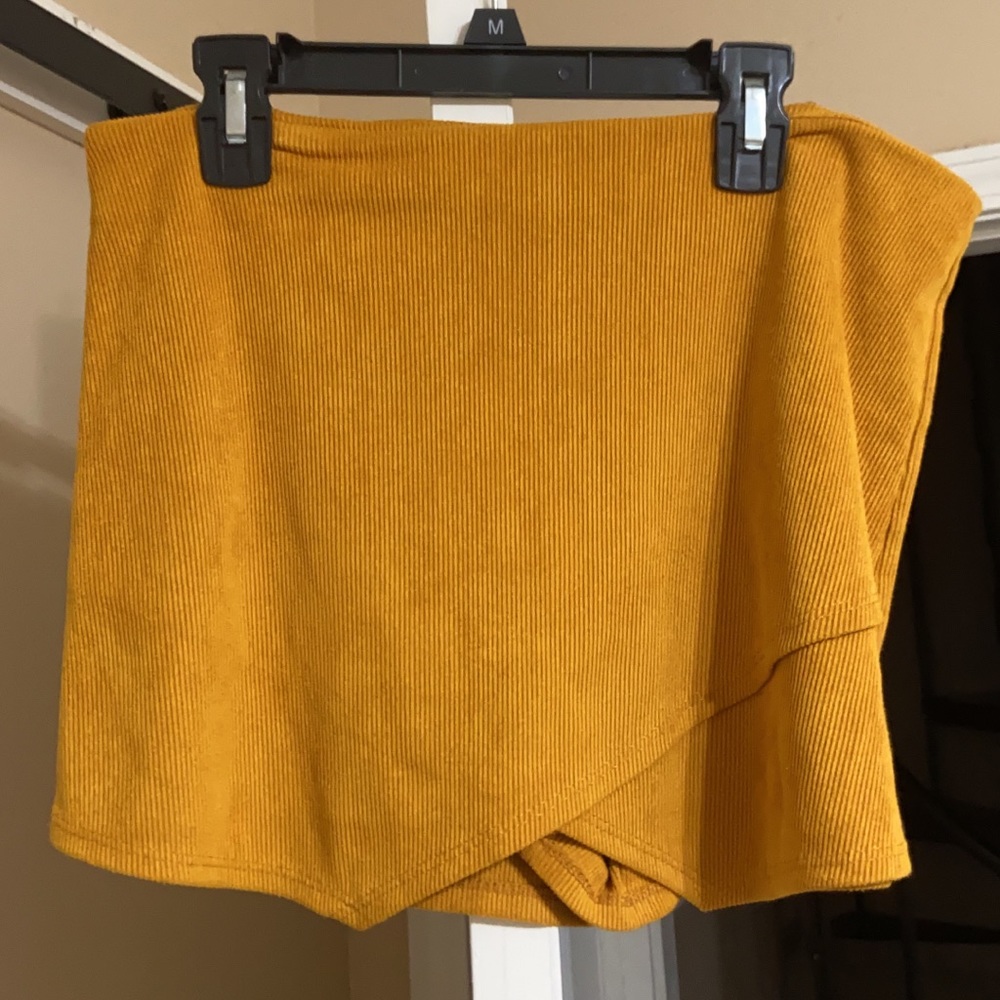 Mustard skirt, the back is shorts!